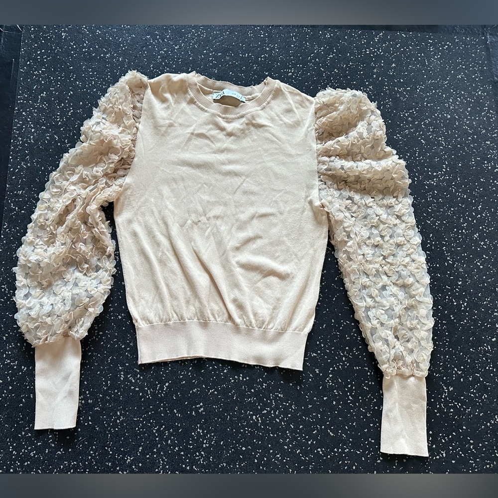 Zara cream textured puff sleeve sweater size Medium
